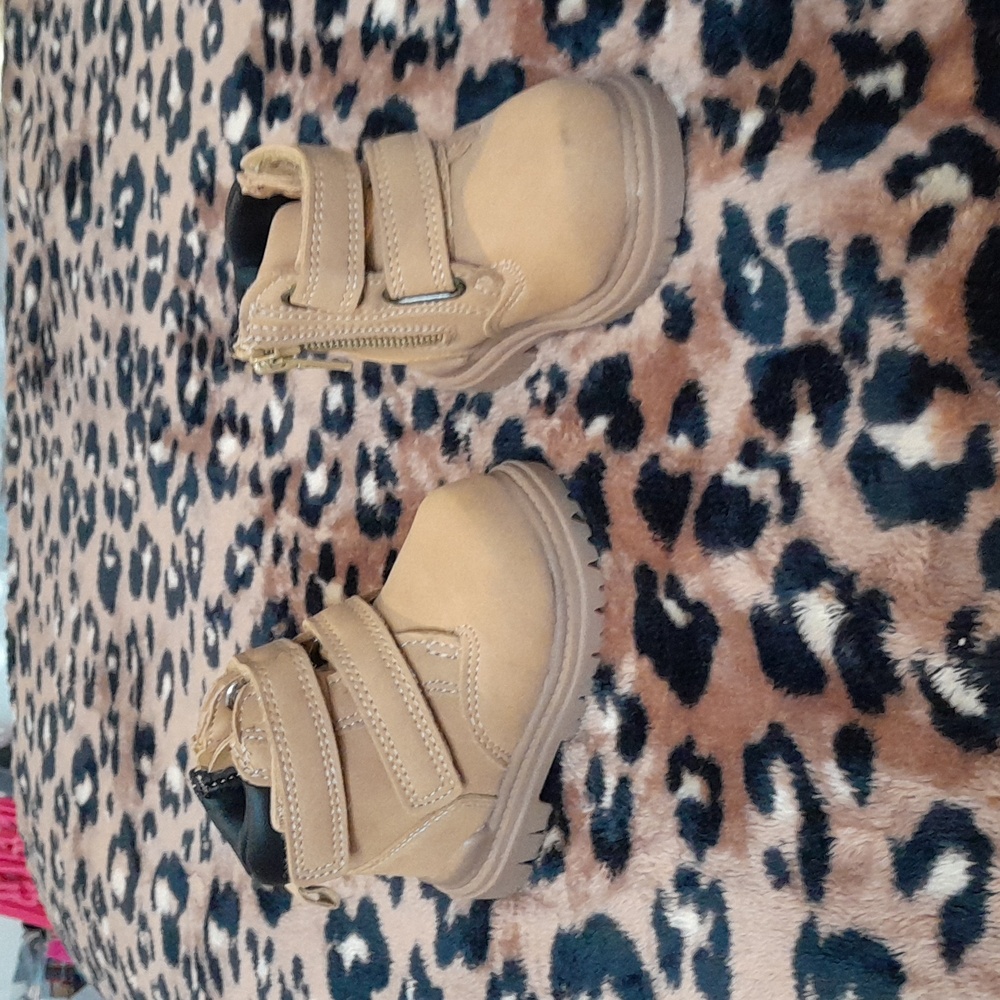 Boy shoes